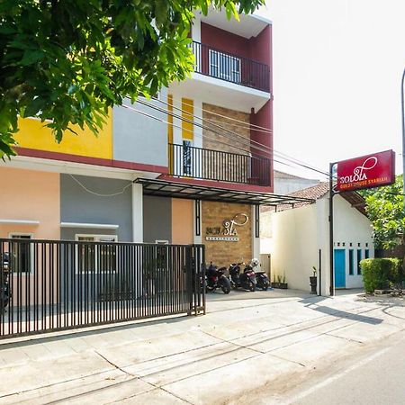 فندق Reddoorz Syariah Near Purwosari Train Station Solo المظهر الخارجي الصورة