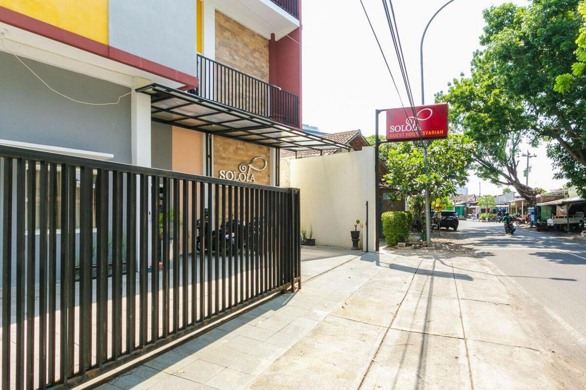 فندق Reddoorz Syariah Near Purwosari Train Station Solo المظهر الخارجي الصورة
