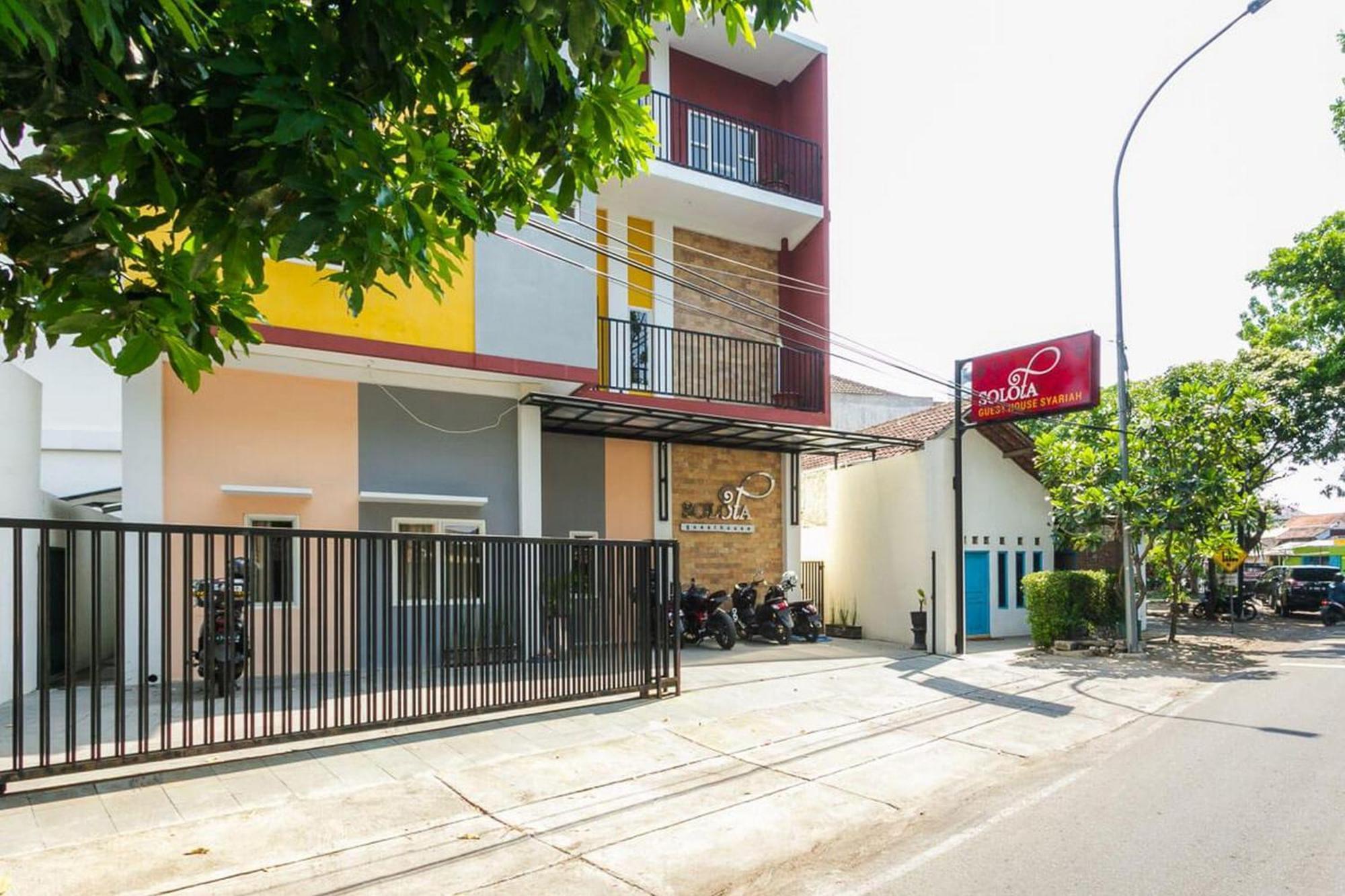 فندق Reddoorz Syariah Near Purwosari Train Station Solo المظهر الخارجي الصورة